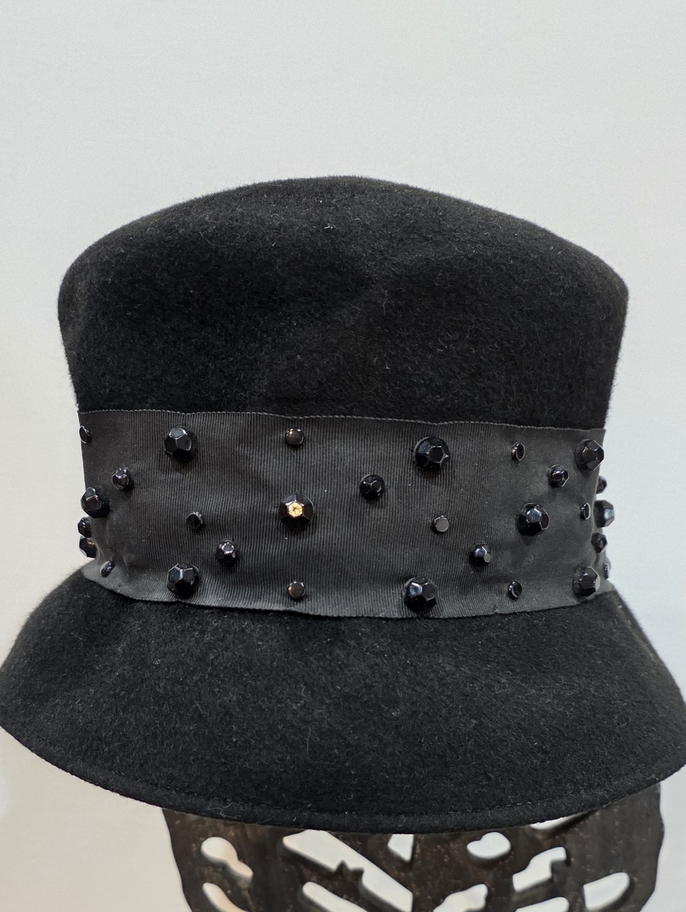 608 Vintage Glenover x Dayne Black Wool Beaded Cloche Hat - 1950s